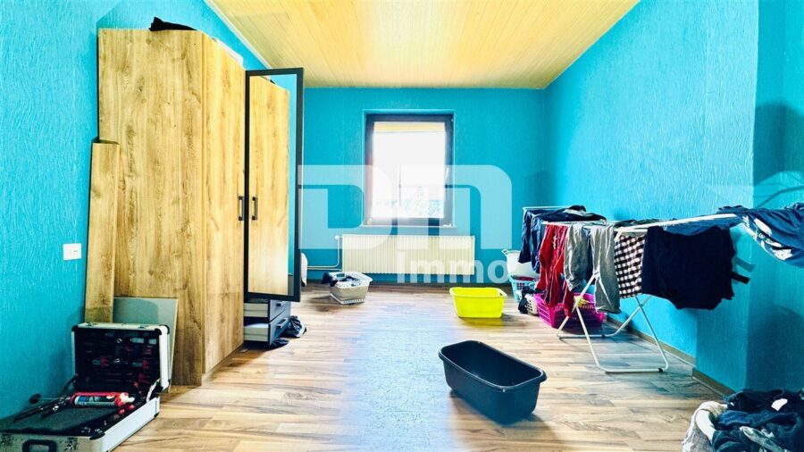 Einzigartiges Immobilien-Ensemble: Zwei Wohnhäuser MFH + EFH mit Halle auf ca. 5.300 m² Grundstück - Haus 1 OG Schlafzimmer / Kinderzimmer